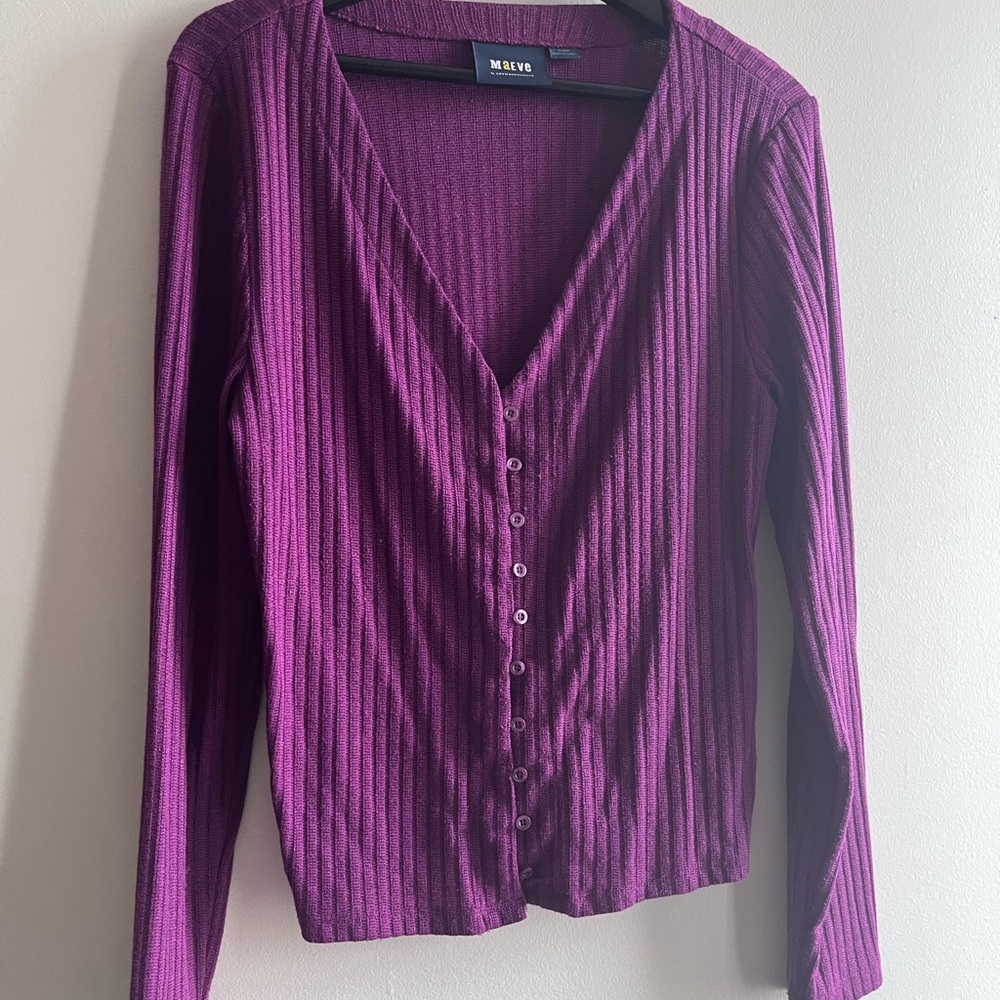 MERYL BUTTON-FRONT TOP